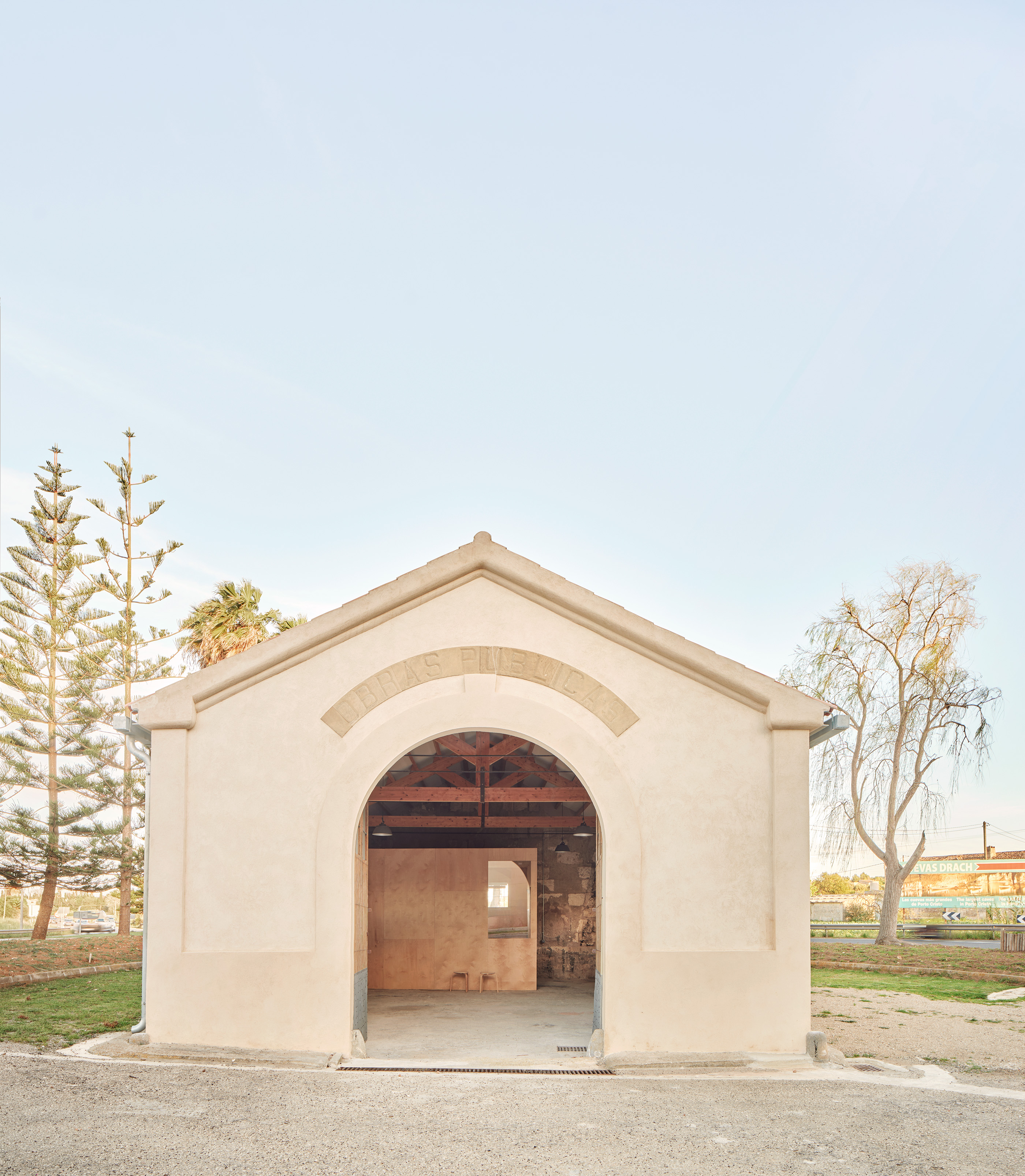 Rehabilitación del antiguo almacén de Obras Públicas.  Manacor (2024) Arquitectos: C. Riera, Ingenieros: J. Trillo,  Arqu. Téc. Dir. Ejec: J. Longueira. Contratista: Refoart.  SL Fotografías: J. Hevia. Promotor: CONSELL DE MALLORCA